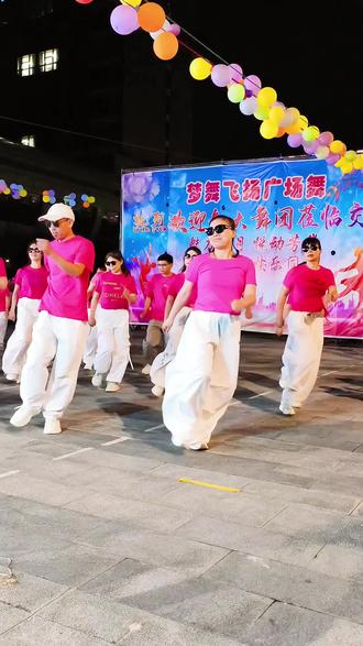 彪哥开着大奔带我们去闯天下#全民健身广场舞 #广场舞健身新潮流 #最潮广场舞一起加入我们吧#团队版广场舞 #全民广场舞你我同行 #广场舞集结号