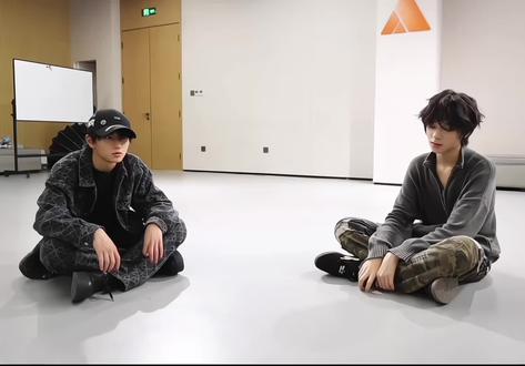 打不开又关不上的聊天窗口
#穆祉丞 #一番嫂 #王橹杰 #厂一夫 #lm