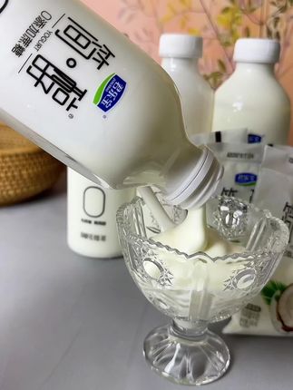 早餐桌上的小确幸来啦~君乐宝简醇0蔗糖酸奶安排上!760g*3大桶囤货装,再送300g椰果粒,挖一勺酸奶拌上QQ的椰果,酸甜清爽超对味~没有额外蔗糖,空口吃也无负担,配面包、拌水果都绝绝子,这波囤货值了!#简醇酸奶 #好喝不贵#酸奶#仙女都在喝什么 #早餐吃什么