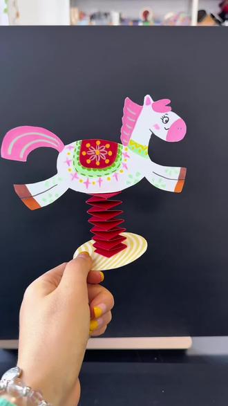 一起来做摇摇马🐎吧!太可爱啦
#手工diy #幼儿特色手工画 #手工 #小马 #新年绘画