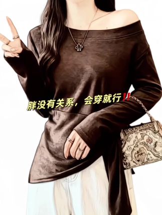 2025秋季超火的大码甜辣长袖T恤来啦😍 专为大码女生设计,轻松穿到200斤,微胖美眉的福音💕 不规则设计超有个性,摆脱单调,让你瞬间成为人群焦点。收腰设计超绝,轻松勾勒出小蛮腰,秒变辣妹,遮肉显瘦两不误。经典条纹元素,永不过时,甜美又性感。 面料柔软舒适,亲肤不扎人,不起球不缩水,弹力还超大,穿着超舒服。长袖款式,适合秋季早晚温差大的时候穿,单穿叠穿都好看。无论是搭配牛仔裤出街,还是配裙子约会,都能轻松驾驭,甜辣风满满,爱美的大码姐妹千万别错过哦,赶紧入手一件,美美的过秋天~#秋季微胖穿搭测评#早秋高智感职场穿搭#早秋显身材平价上衣合集#女装 #大码女装 @DOU+上热门 @抖加🔥上热门🔥dou+🔥热点宝