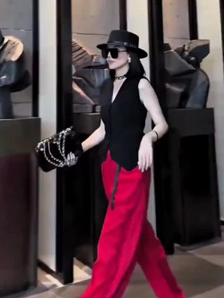 时尚橘红色拖地裤 超级好看 宽松遮肉 青春靓丽#潮酷穿搭 #谁穿谁好看 #减龄气质