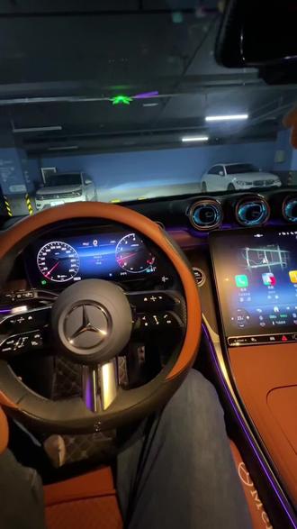 新提奔驰GLC的车主是不是还不清楚方向盘按键功能?这条视频一次给你讲明白!从仪表盘、中控屏控制到语音助手、定速巡航,每个按键都有大作用,赶紧收藏学习,开车更顺手~#奔驰glc300 #奔驰用车小知识 #奔驰方向盘 #奔驰好物