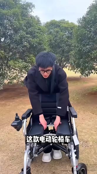 灿世电动轮椅车/可折叠带坐便器老人专用残疾病人带便盆/智能全自动代步车