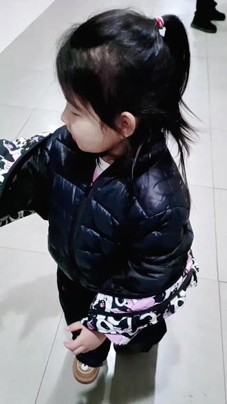 这是什么美法,从哪里来的?@抖音小助手@豆包 #古灵精怪 #小阔爱 #人类幼崽迷惑行为大赏 #萌娃日常 #小不点的今日穿搭