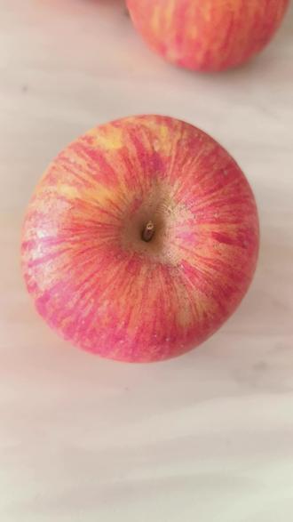 苹果是世界上最小的烟花,感知细碎的美好,换个角度看世界,世界真的很美丽#善于发现生活中的美