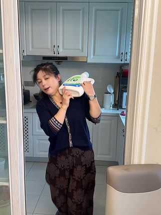 威露士洗衣液这么一大箱真合适啊!采用有氧配方,深层瓦解污渍,还能除螨抑菌,母婴都可以放心用#威露士la有氧洗衣液