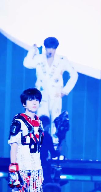 此男已经在我手机里唱了一个星期的《大舌头》了#张泽禹 #舞台直拍 #追星