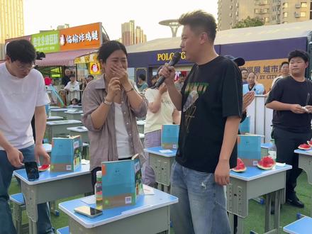 抽象的活动越来越受大家追捧了🤣 #偷吃大赛 #璞丽中心