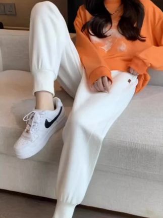 白色运动裤女春秋新款哈伦秋冬加绒宽松休闲加长高个子卫裤女强烈推荐 #潮流穿搭 #显高显瘦显腿长 #裤子穿搭 #春秋新款 #休闲减龄穿搭
