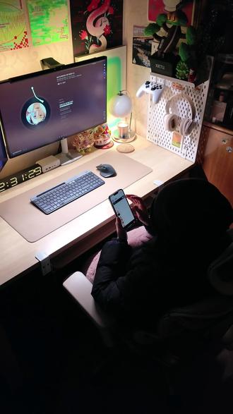 手残党必备❗红包封面速成攻略
又到了一年一度该给亲朋好友发红包的时刻,回想往年的这个时候,我应该已经在到处求封面了hhh🤣
但今年特别不一样!前段时间剪视频的时候发现✂️映现在居然能用来生图生视频了🎬最近用它试了试做新年红包封面,从静态图到动态效果的操作特别顺手,几分钟就能搞定一张封面,对小白很友好✌️今年拜年红包终于可以玩点不一样的了~
步骤都整理在视频里啦,你们也试试看👀
#AIGC #红包封面 #ai教程 #新年红包 #AI作图好会啊