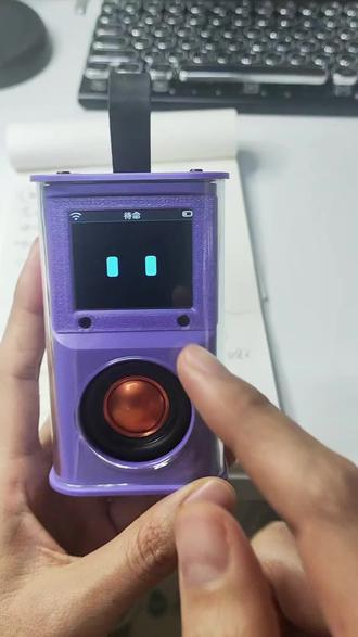 圣诞节送绿色ai小智音箱,新颖又恰如其分。#圣诞节 #圣诞节礼物 #2025圣诞节 #ai小智机器人 #AI聊天机器人