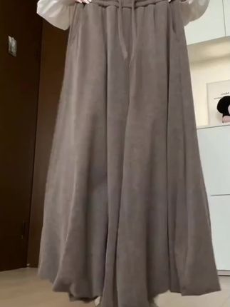 秋季软糯糯米裙裤女2025年新款花苞裙裤女宽松慵懒肌理感阔腿裤#糯米裙裤#花苞裙裤 #谁穿谁好看 #慵懒风穿搭 #遮肉显瘦穿搭