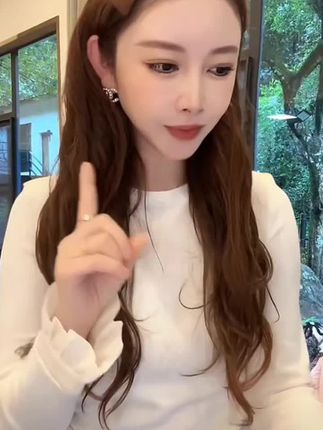 Nalian/拿恋豆子优选-欧货喇叭袖修身上衣长袖T恤打底衫 #面料柔软舒适 #谁穿谁好看 #夏季新款 #遮肉显瘦 #洋气减龄