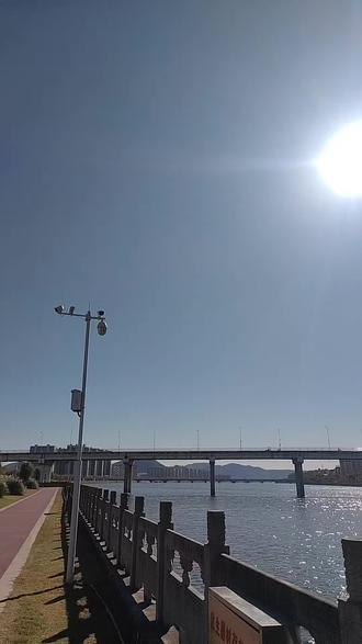 放生后对着天空画般若法眼