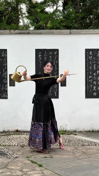 忘了他 我耍长嘴壶养你#忘了他我养你 #茶亲亲 #长嘴壶茶艺培训 #搞笑 #四川茶艺