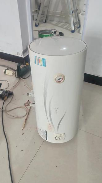 电热水器移机水管安装。#热水器维修及安装 #电热水器维修故障处理 #水管更换维修 #卫生间水管维修 #水管维修