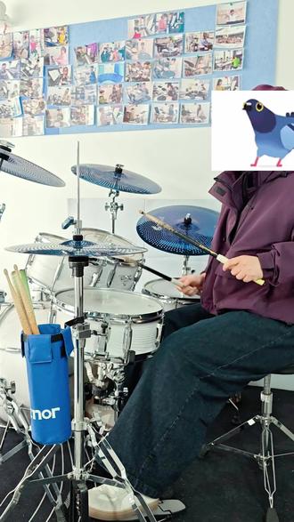 #pigeonpop #魔性律动舞 #鬼畜bgm #架子鼓风格 #疯狂的鸽子 被这背景音乐洗脑了,就怕身体边打边忍不住抖起来😂