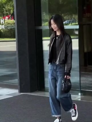经典牛仔裤,直筒宽松版型,洋气十足#好看的小姐姐