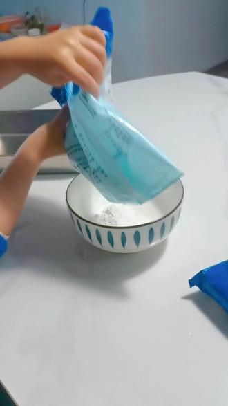 #创作者中心 #创作灵感 #动手自己做美食 #元宵节快乐#纯手工制作的美食你们想吃吗
小朋友说想要一起搓元宵,那就动起来吧~
不一样的元宵~炒元宵大家吃过吗?#汤圆新吃法