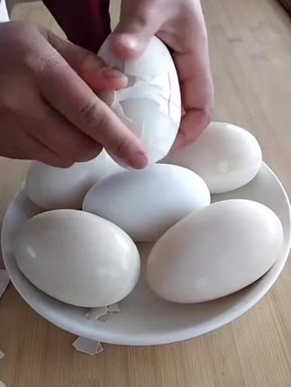 #快来一起尝个鲜 #双黄咸鹅蛋