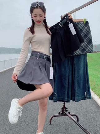 秋季值得入手的百褶半身裙,减龄又好看!#半身裙 #百褶裙 #减龄穿搭 #气质半身裙 #半裙搭配