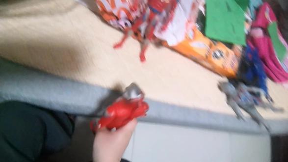 #布莱德奥特曼
真假布莱德,布莱德加油啊,真的布莱德死了