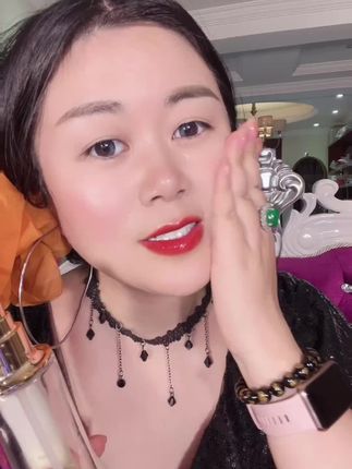 熬夜的女人记得用用这款熬夜二裂酵母水光冻龄水乳套盒哈,拍2套划算