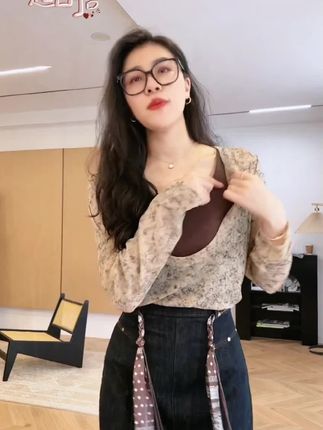 很时髦洋气的一套哦!#时髦精#琥珀系才是松弛感的天花板#优雅气质 #辣妹穿搭