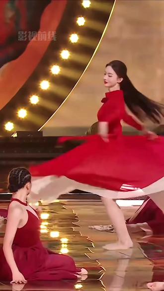 一年一度大喜出圈舞又要来了吗?看去年的阵容 今年闭眼冲 #抖音美好跨年季#2025抖音美好惊喜夜 #抖音美好惊喜夜观众报名攻略 #金晨@抖音美好惊喜夜