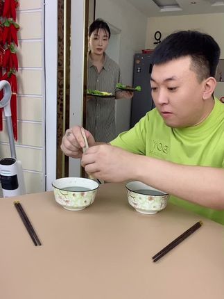 别人家老公也天天这样作妖吗!#妈呀太香了 #抖音美食推荐官 #夫妻干饭日常