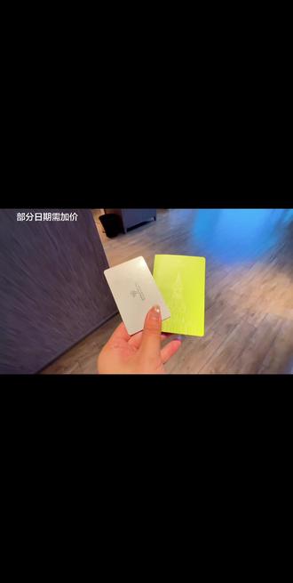 姐妹们!暑期出游闭眼囤!提前定!不踩雷! 去过那么多度假区!这里真的是能排到前几名!属于去了还想去那种!下楼就能赶海!大礼堂被称为小布拉格广场!真的好像到了欧洲的感觉!配套设施齐全!儿童乐园,电影院,美食广场!距离青岛西站30分钟内车程!出行很方便! #青岛红树林第八届海洋光影狂欢节 #青岛旅游攻略#红树林度假世界 #亲子酒店 #亲子遛娃好去处