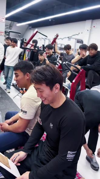 听健身房老板说年轻人腰都很好?#万万想不到 #看到最后 #反转 #健身房活动