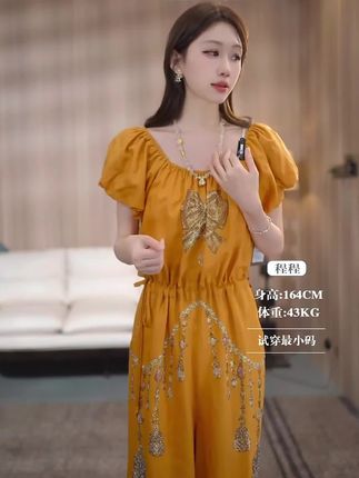 不止百搭!TCH烫钻设计注入高级感,休闲造型也能很出片 #TCH #烫钻工艺 #早秋姐感穿搭气质满满 #穿什么装备能被库里看到 #女穿男装秋款评测上新啦