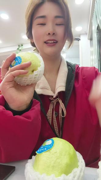 宝宝们 白芭乐对比红芭乐好吃点 但个人还是吃不惯 没吃过姐妹可以买一个尝尝 #芭乐番石榴