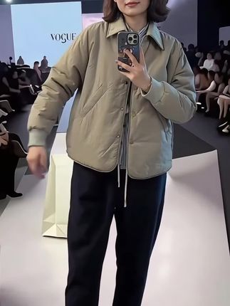简约翻领暗扣棉衣短外套女秋冬季新款宽松显瘦百搭轻薄棉服上衣潮#春秋穿搭 #通勤搭配 #高级感穿搭 #夹棉外套潮 #外套穿搭