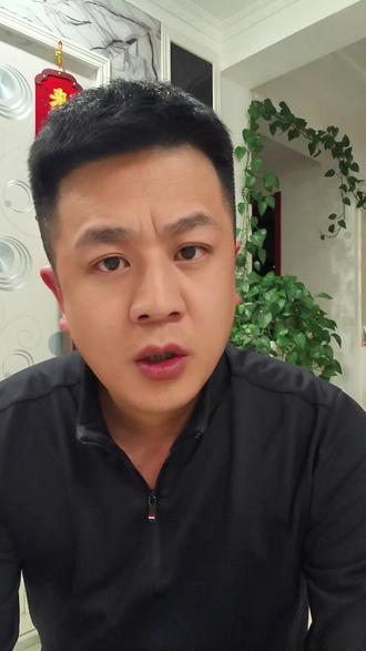 两代男人,用同一种沉默的方式相爱——说不出口的千言万语,都藏成了肌肉记忆般的行动。我们不是无话可说,而是把话都变成了他留的一头猪,和我守的一夜点滴。#父子关系 #父亲 #儿子 @DOU+小助手