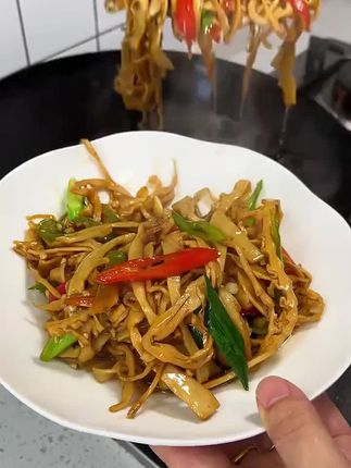少吃鸡鸭鱼肉 多吃碱性食物!这江西农家炭烤笋尖 #美食 #日常生活 #美食分享
