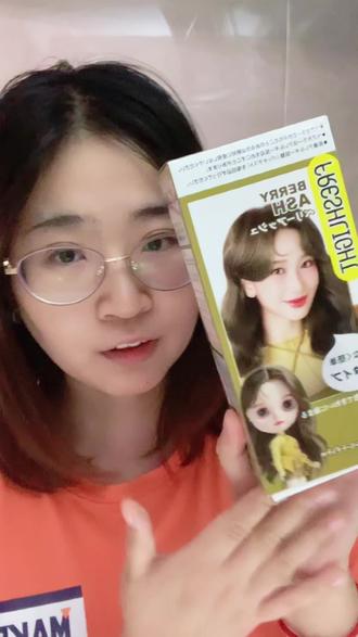 沉闷的冬天 在家轻松换个发色~#施华蔻泡泡染 #亚麻灰棕 #日常生活vlog #染头 #爱用物推荐