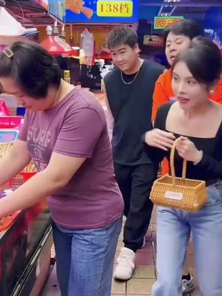 嘉之派新品爆汁脆脆虾肠。一口下去全是海虾的鲜味。具有丰富的蛋白质,非常适合小孩子吃#嘉之派#海鲜虾肠#潮汕美食分享
