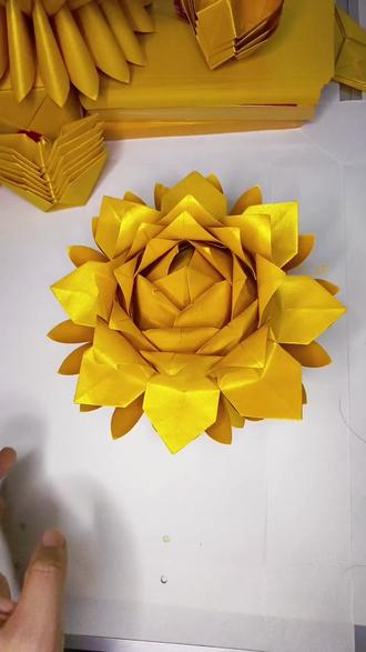 #真实生活分享计划#莲花折纸 #手工制作莲花 #手工折纸教程 莲花上下通用,先人用往生净土,离苦得乐。上用敬神佛,祈求家庭和睦,工作顺利事业蒸蒸日上都可!