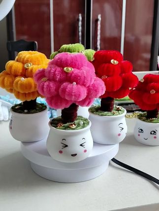 在我小小的工作台上完成我小小的订单 #手工 #扭扭棒 #礼物 #摇钱树 #金钱树