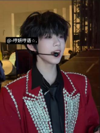 若恒星磁场执意要陈奕恒重回top呢? 那我便死命跟随#陈奕恒#奇恒#左奇函#陈奕恒进行曲#陈奕恒顶级视觉门面@TF家族 @雨天.