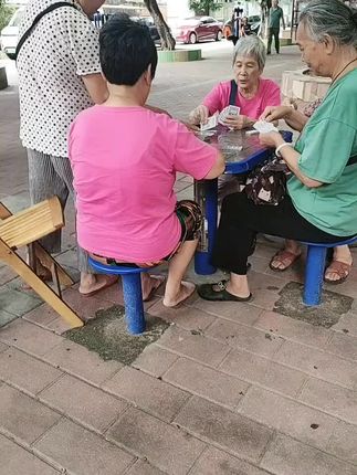 街头随拍。你好,我好,大家好。