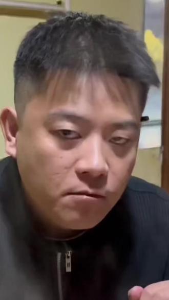 昆明98年集团老板的一天,老板在公司直播被粉丝刁难,一起看看什么个事?#创业 #电商