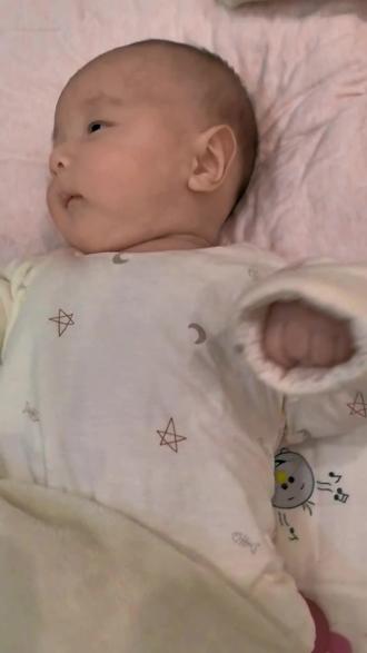 谁家小孩半夜还不睡觉呀#小奶娃 #熬夜冠军 #不睡觉的宝宝