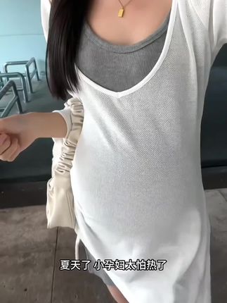 #孕期 夏天来了 小孕妇太拍热了,又回购了几条面膜内裤,这条内裤穿上真的太舒服了,中低腰托腹设计弹力很大,可以穿到180斤,随着体重增长也不夹腿面料上冰丝的 凉而不冰 每个颜色都很温柔 姐妹们安排#孕妇内裤 #面料舒适透气 #贴身衣物