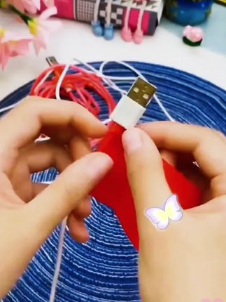 哦豁~幸好发现了这个升级版数据线保护套,再也不用再担心充电线容易坏了,值得推荐#数据线保护套推荐 #数据线修复神器 #数据线