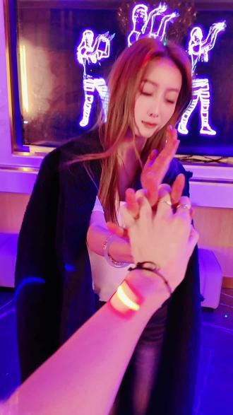 带你们一起 擦玻璃#擦玻璃 #ktv正确打开方式