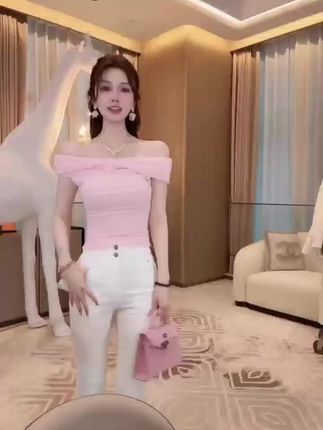 #穿搭分享时尚女装 #吊带背心 #约会穿搭 #高级穿搭 #性感小性感